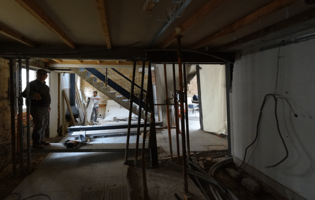 Acacias reprise en sous-oeuvre