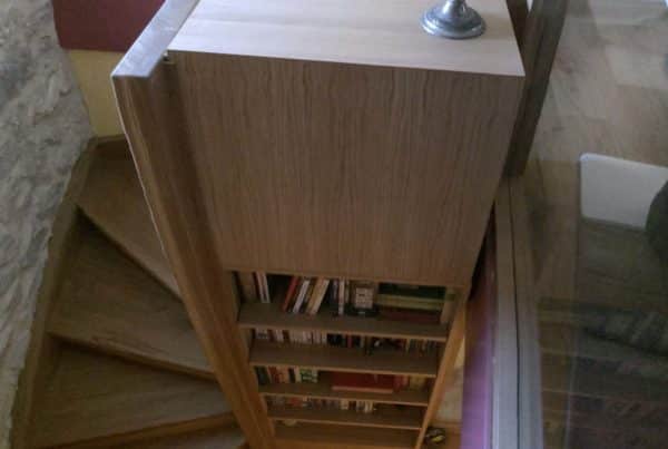 Bibliothèque dans escalier