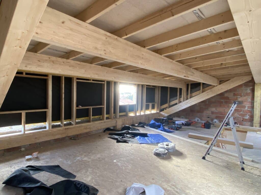 Coquelicots charpente bois